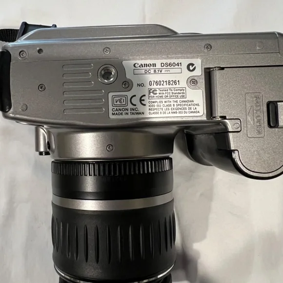 CANON EOS - Digital Rebel DS6041 DSLR Camera W/ Lens / 6.3 Megapixel - Picture 8 of 16